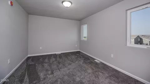 1709 Blackstone Loop E, Beulah, ND 58523 photo 17