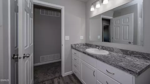 1709 Blackstone Loop E, Beulah, ND 58523 photo 14