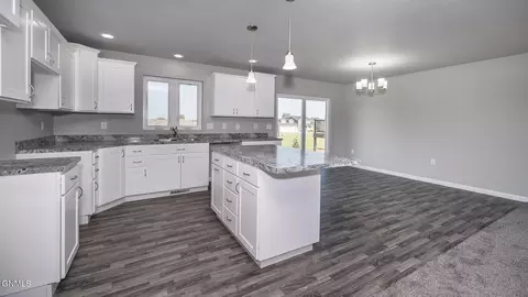 1709 Blackstone Loop E, Beulah, ND 58523 photo 12