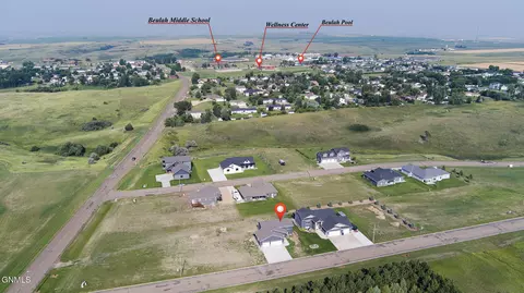 1709 Blackstone Loop E, Beulah, ND 58523 photo 3