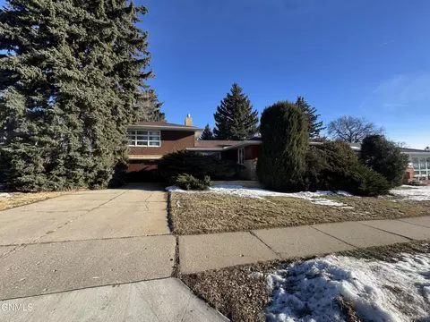 1019 28th St, Bismarck, ND 58501 photo 2