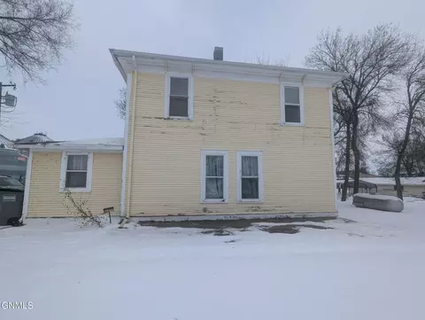 Exterior - 101 Mary St N, Streeter, ND 58483 photo 1 of 3