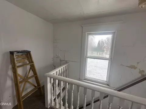 Entry Way - 101 Mary St N, Streeter, ND 58483 photo 4 of 4