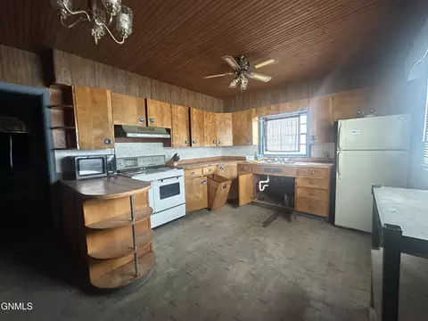 Kitchen - 101 Mary St N, Streeter, ND 58483 photo 1 of 1