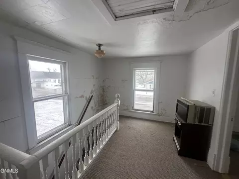 Entry Way - 101 Mary St N, Streeter, ND 58483 photo 3 of 4