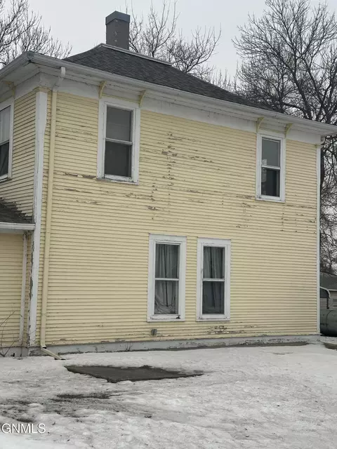 Exterior - 101 Mary St N, Streeter, ND 58483 photo 3 of 3