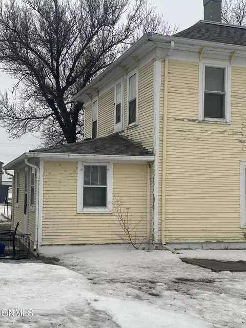 Exterior - 101 Mary St N, Streeter, ND 58483 photo 2 of 3
