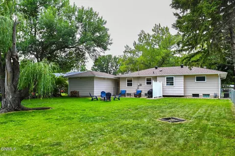 1817 9th St SW, Minot, ND 58701 photo 31