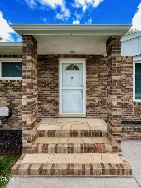 1817 9th St SW, Minot, ND 58701 photo 7