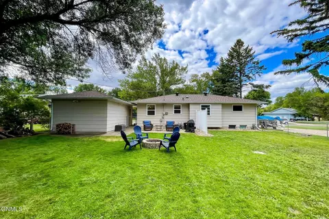 1817 9th St SW, Minot, ND 58701 photo 34