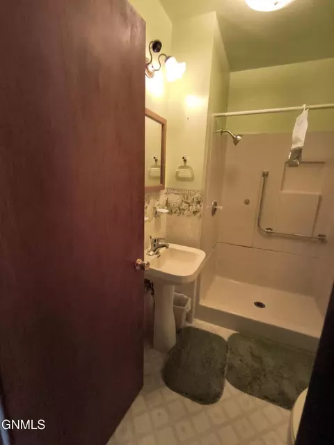 Bath - 416 Main St, Edgeley, ND 58433 photo 2 of 3
