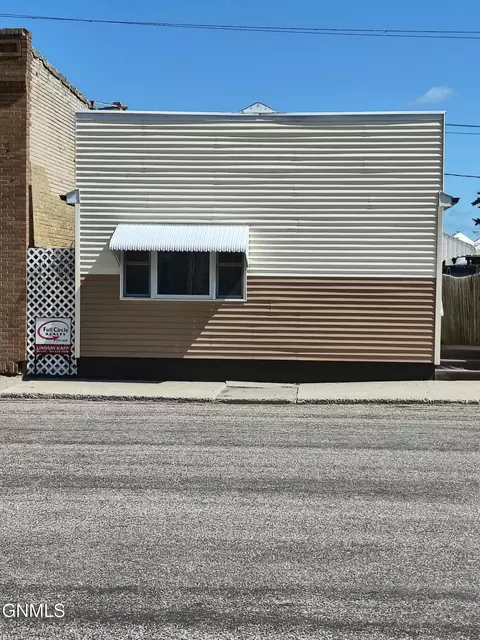 416 Main St, Edgeley, ND 58433