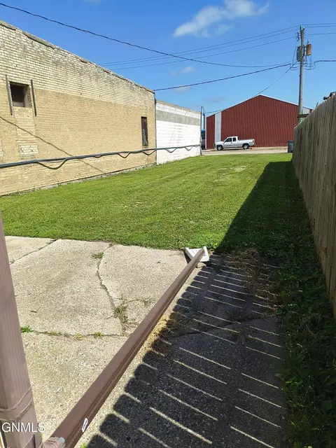 Exterior - 416 Main St, Edgeley, ND 58433 photo 6 of 6