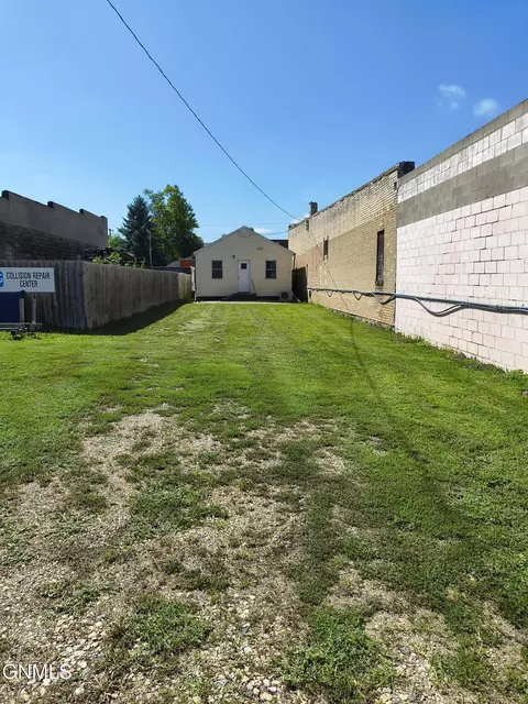 Exterior - 416 Main St, Edgeley, ND 58433 photo 2 of 6