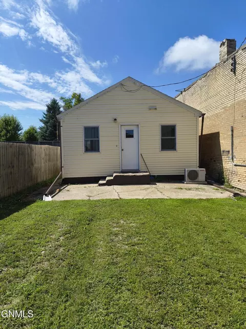 Exterior - 416 Main St, Edgeley, ND 58433 photo 4 of 6