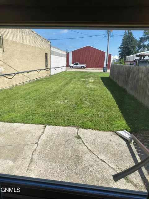 Exterior - 416 Main St, Edgeley, ND 58433 photo 5 of 6