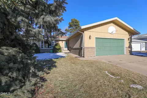524 Weatherby Way, Bismarck, ND 58503