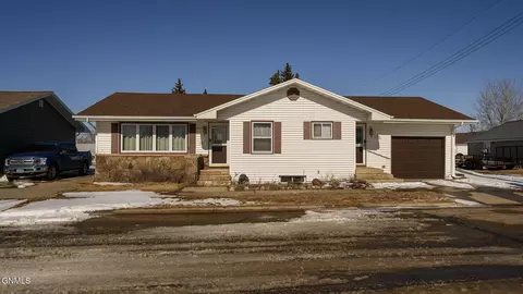 214 Avenue F E, Napoleon, ND 58561