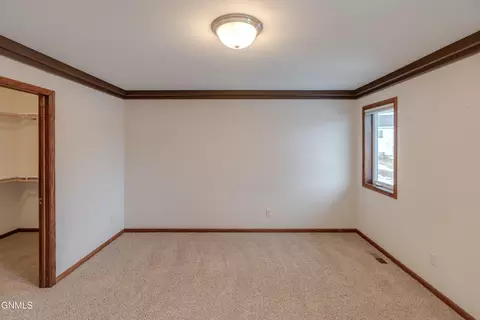 3916 48th St NW, Mandan, ND 58554 photo 21
