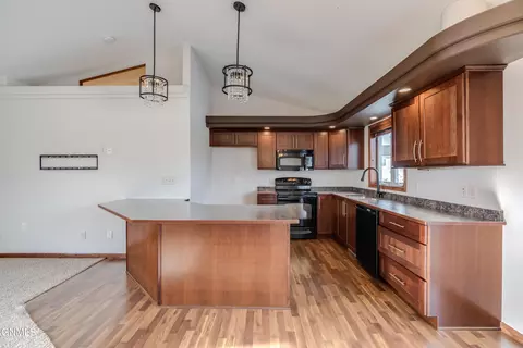 3916 48th St NW, Mandan, ND 58554 photo 5