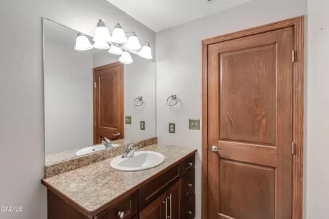 3916 48th St NW, Mandan, ND 58554 photo 42