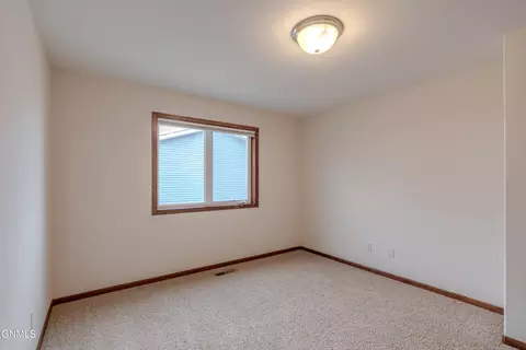 3916 48th St NW, Mandan, ND 58554 photo 24