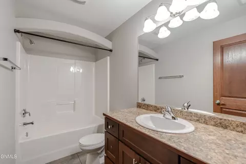 3916 48th St NW, Mandan, ND 58554 photo 40