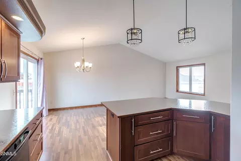3916 48th St NW, Mandan, ND 58554 photo 11