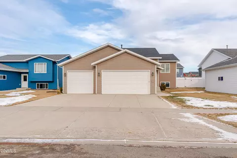 3916 48th St NW, Mandan, ND 58554 photo 2