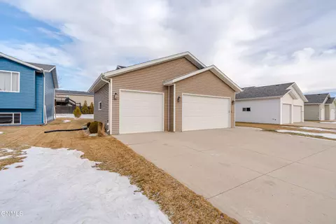 3916 48th St NW, Mandan, ND 58554 photo 48