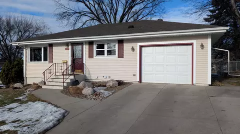 232 Owens Ave, Bismarck, ND 58501