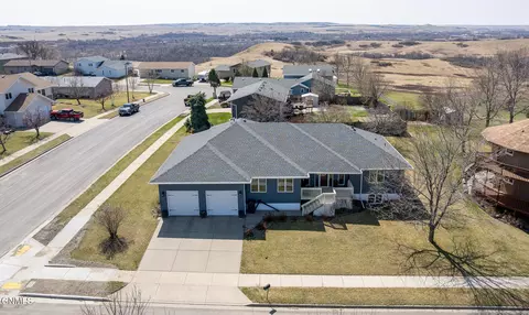 1003 Lohstreter Rd, Mandan, ND 58554