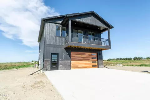 5830 28th Ave SE, Lincoln, ND 58504