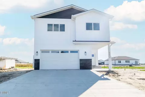 5835 28th Ave SE, Lincoln, ND 58504