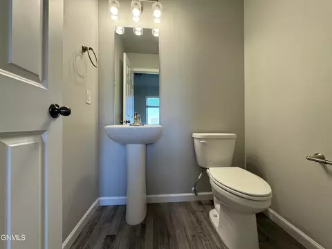 Bath - 3304 Kenner Loop, Bismarck, ND 58504 photo 2 of 6