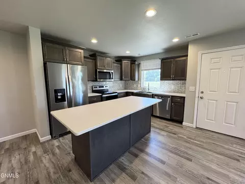 Kitchen - 3304 Kenner Loop, Bismarck, ND 58504 photo 3 of 12