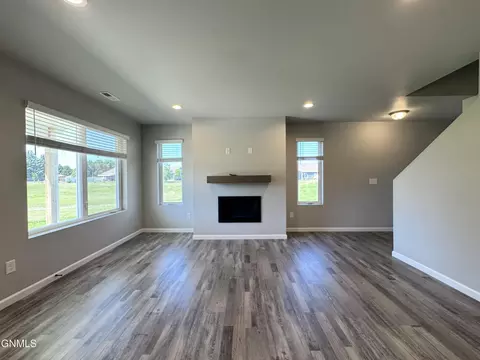 Living - 3304 Kenner Loop, Bismarck, ND 58504 photo 3 of 4