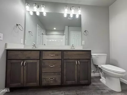 Bath - 3304 Kenner Loop, Bismarck, ND 58504 photo 4 of 6