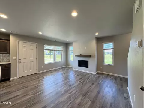 Living - 3304 Kenner Loop, Bismarck, ND 58504 photo 2 of 4