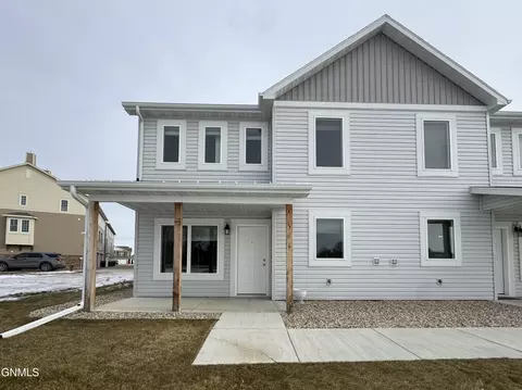 3304 Kenner Loop, Bismarck, ND 58504