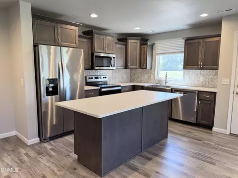 Kitchen - 3304 Kenner Loop, Bismarck, ND 58504 photo 1 of 12