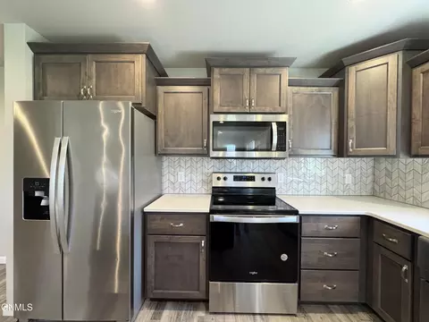 Kitchen - 3304 Kenner Loop, Bismarck, ND 58504 photo 7 of 12