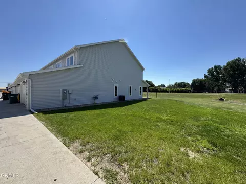 Exterior - 3304 Kenner Loop, Bismarck, ND 58504 photo 10 of 10
