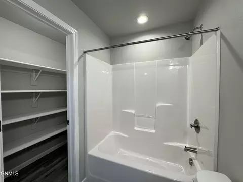 Bath - 3304 Kenner Loop, Bismarck, ND 58504 photo 6 of 6