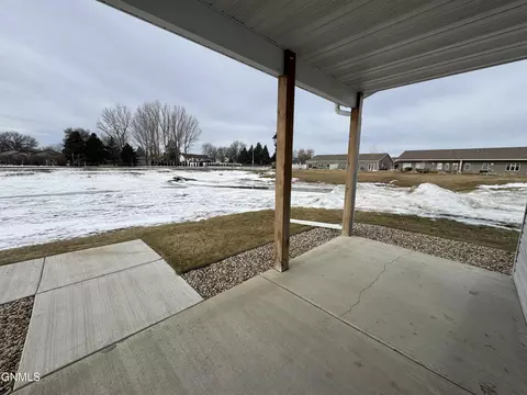 Exterior - 3304 Kenner Loop, Bismarck, ND 58504 photo 4 of 10