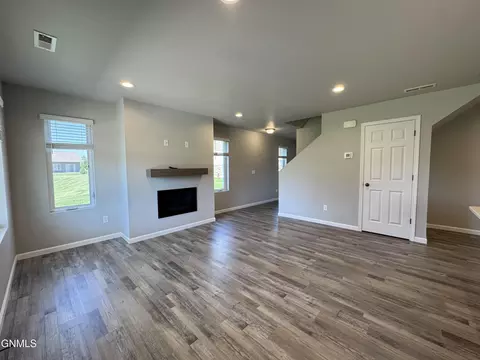 Living - 3304 Kenner Loop, Bismarck, ND 58504 photo 1 of 4
