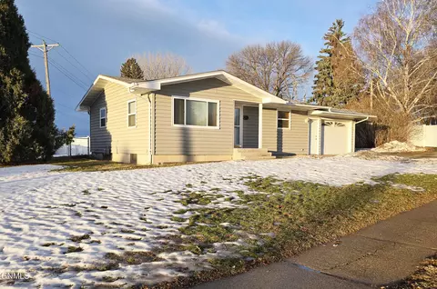 512 Gary Ave, Bismarck, ND 58501