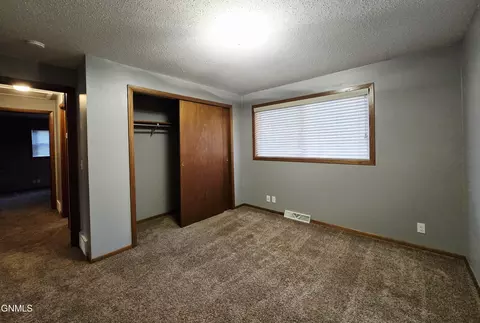 Bedroom - 512 Gary Ave, Bismarck, ND 58501 photo 3 of 3
