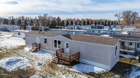 1305 Pioneer Trl, Mandan, ND 58554