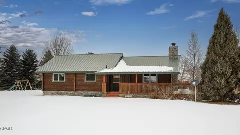 301 7th Ave NW, Hazen, ND 58545